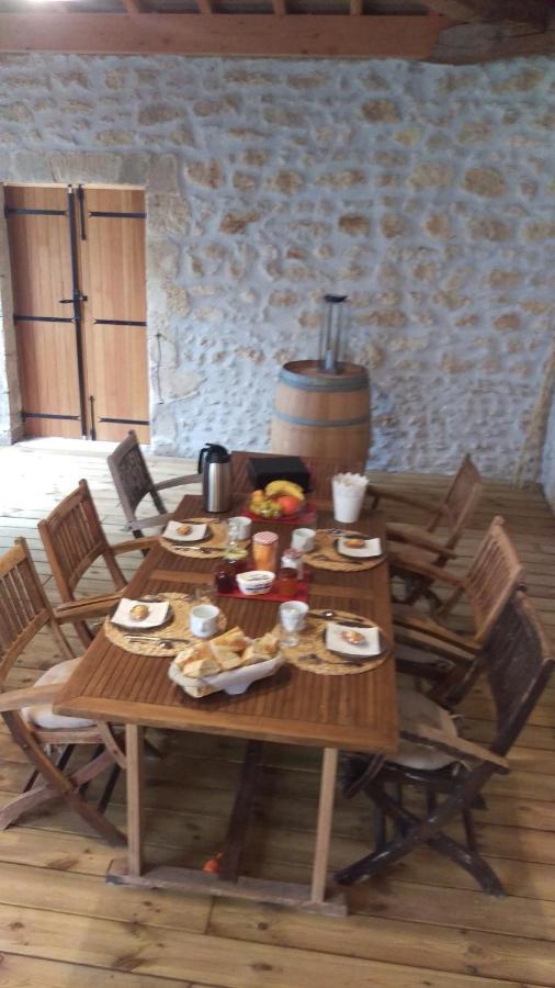 Au Coeur Des Vignobles Bed and Breakfast Saint-Estèphe Eksteriør billede